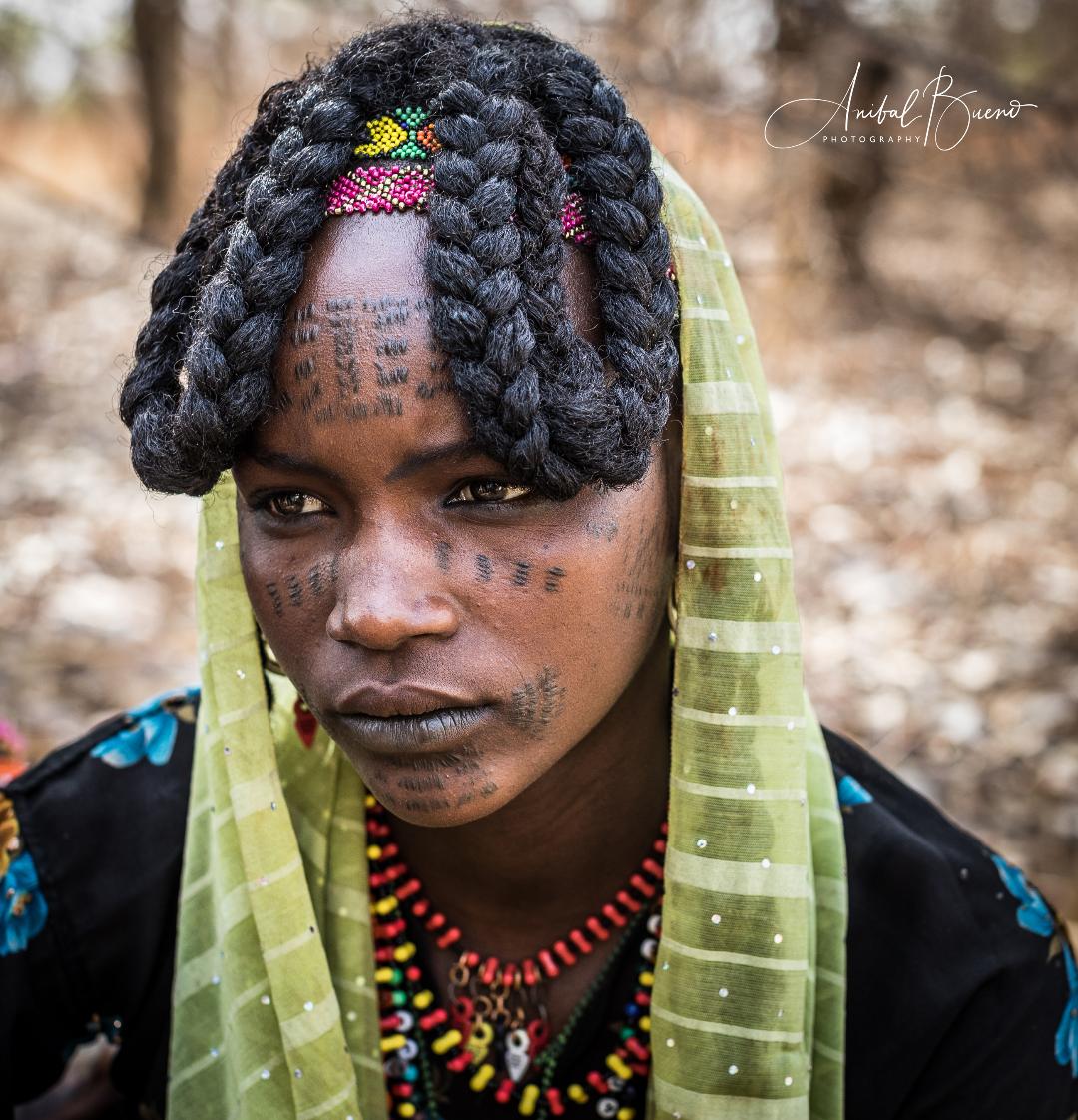 Mujer de color fotografiada por anibal bueno