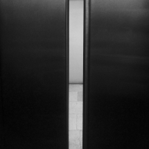 SONRÍA, LO ESTAMOS OBSERVANDO. © SANTI CARNERI SONRÍA, LO ESTAMOS OBSERVANDO. © SANTI CARNERI