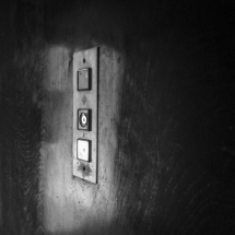 SONRÍA, LO ESTAMOS OBSERVANDO. © SANTI CARNERI SONRÍA, LO ESTAMOS OBSERVANDO. © SANTI CARNERI
